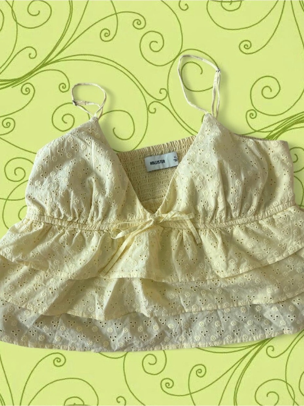 Hollister Pale Yellow Eyelet Ruffle Cami! 🤍